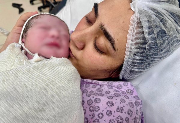 В Азербайджане родился первый ребенок в новом году (ФОТО)