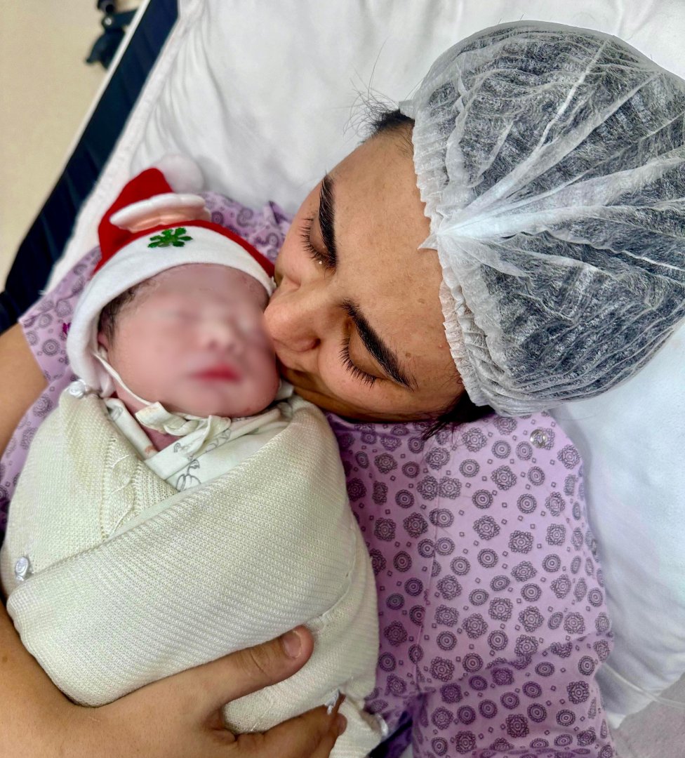 В Азербайджане родился первый ребенок в новом году (ФОТО)