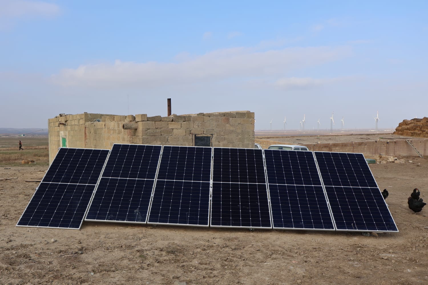 ACWA Power установила ряд солнечных панелей вблизи ВЭС "Хызы-Абшерон" (ФОТО)