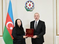Президент Ильхам Алиев встретился с членами семей погибшего в авиакатастрофе экипажа и выжившими бортпроводниками (ВИДЕО/ФОТО)