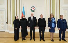 Президент Ильхам Алиев встретился с членами семей погибшего в авиакатастрофе экипажа и выжившими бортпроводниками (ВИДЕО/ФОТО)