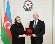 Президент Ильхам Алиев встретился с членами семей погибшего в авиакатастрофе экипажа и выжившими бортпроводниками (ВИДЕО/ФОТО)