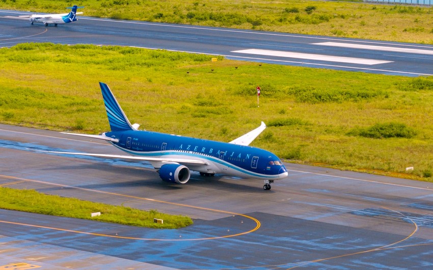 AZAL задержал два рейса в Москву