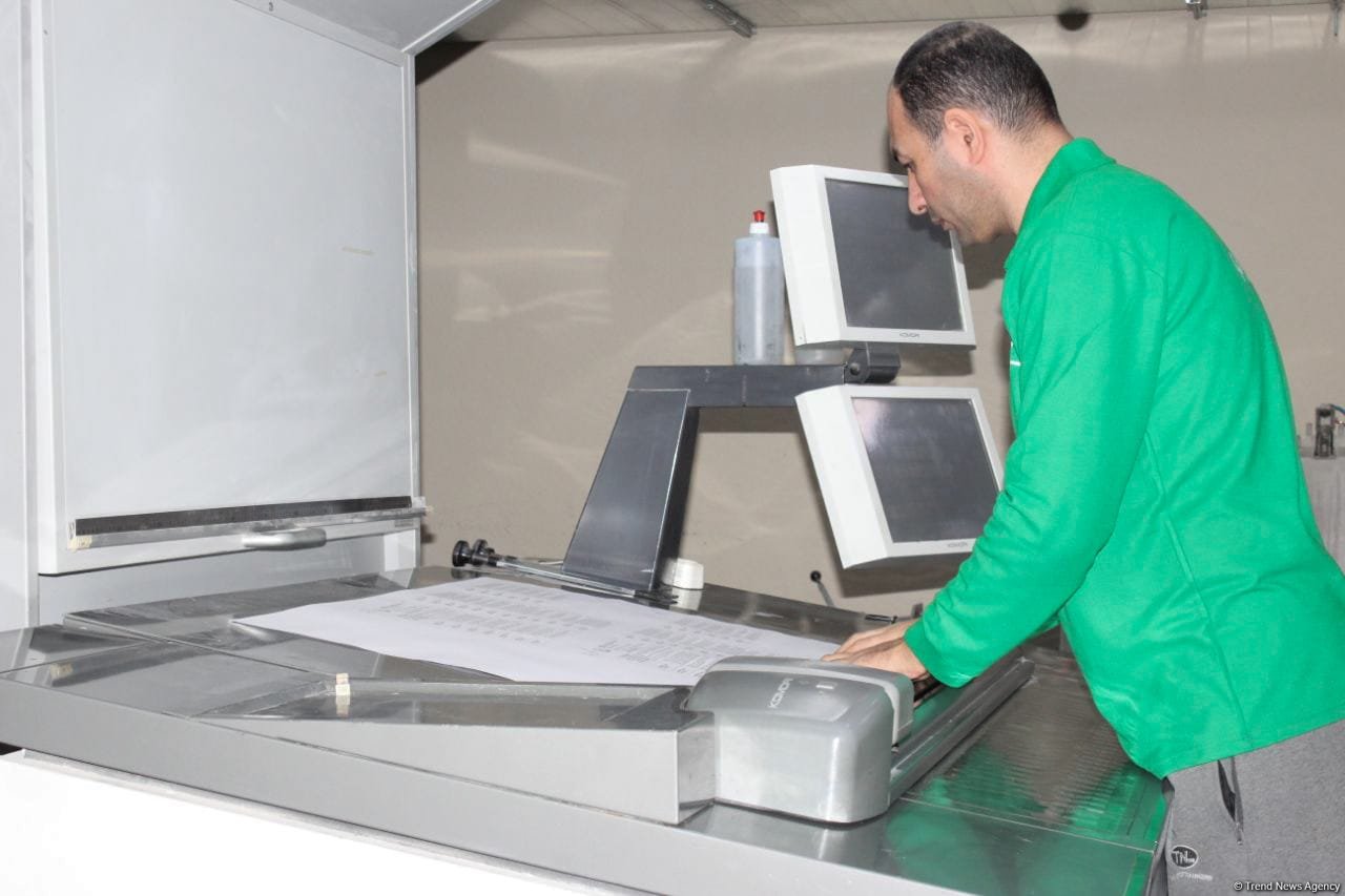 Azerbaijan kicks off producing ballots for coming local election (PHOTO)