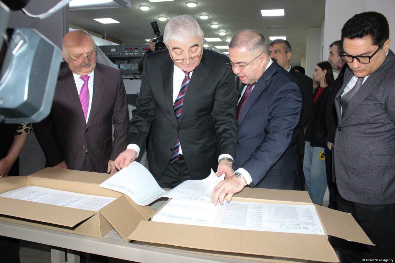Azerbaijan kicks off producing ballots for coming local election (PHOTO)