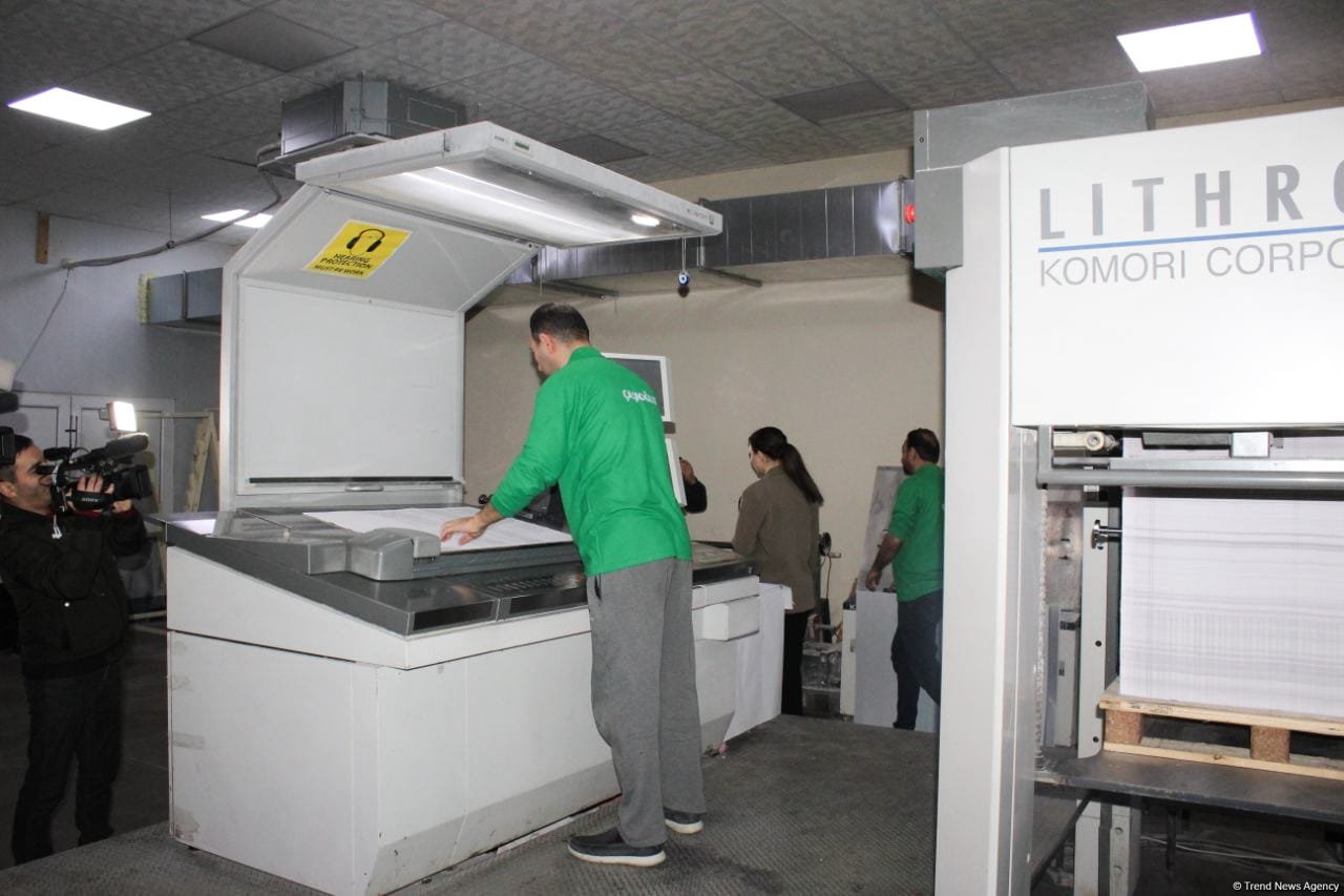 Azerbaijan kicks off producing ballots for coming local election (PHOTO)