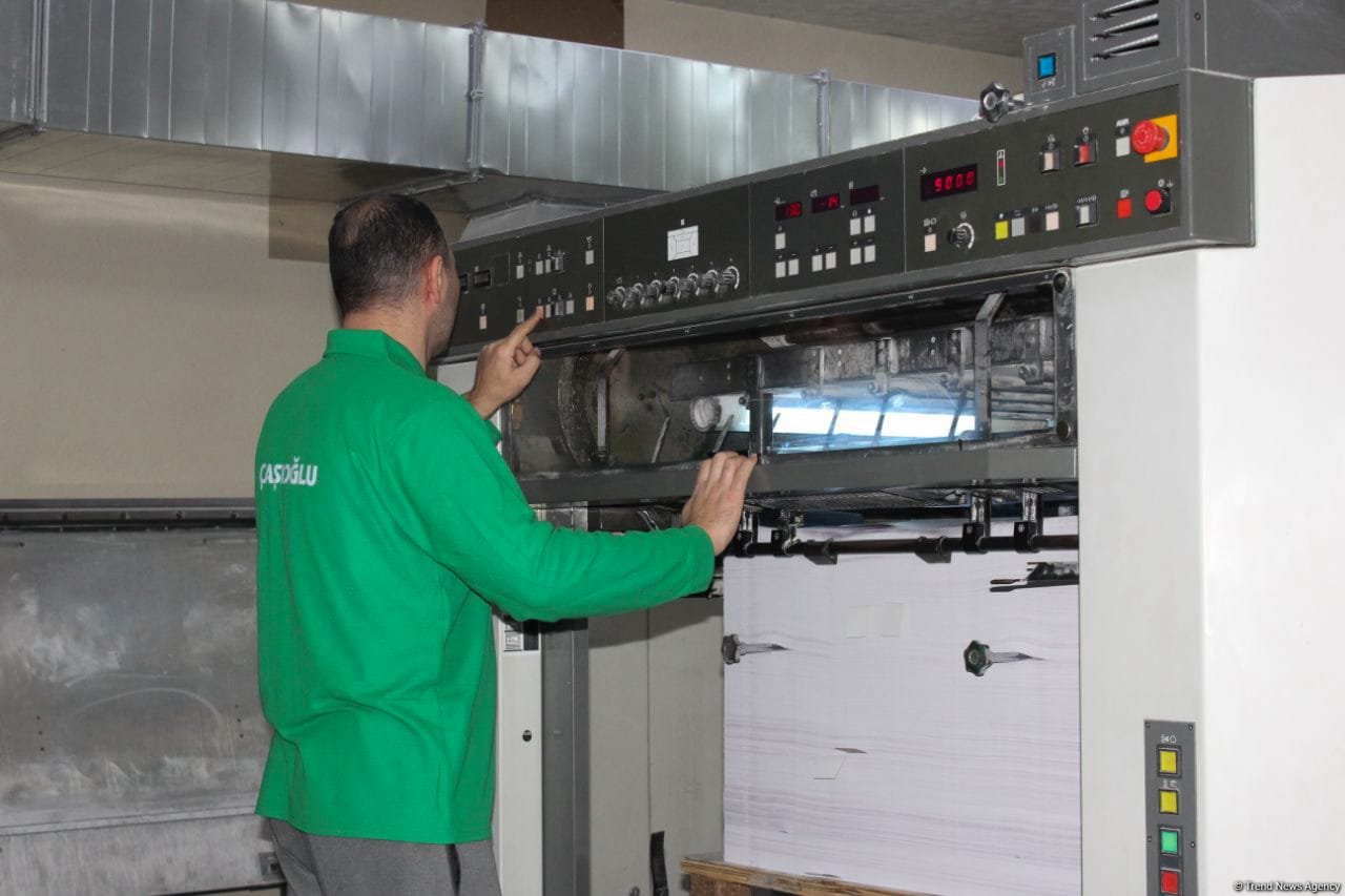 Azerbaijan kicks off producing ballots for coming local election (PHOTO)