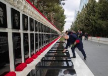 Сотрудники СГБ Азербайджана посетили Аллею шехидов (ФОТО)
