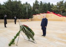 Сотрудники СГБ Азербайджана посетили Аллею шехидов (ФОТО)