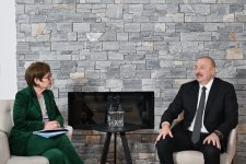 Президент Ильхам Алиев встретился в Давосе c президентом ЕБРР (ФОТО/ВИДЕО)