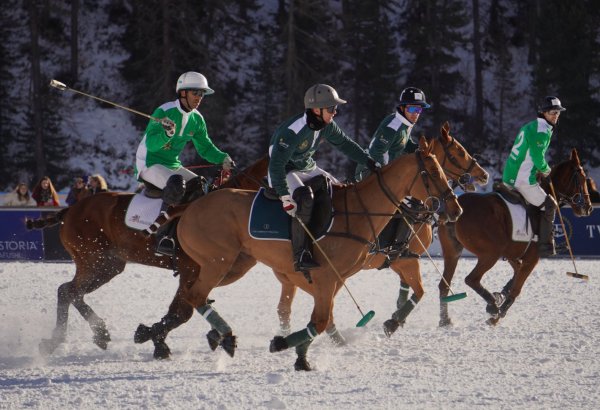 Azerbaijani team claims another victory at world snow polo competition (PHOTO)