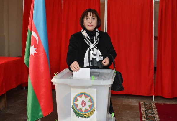 Azerbaijani Parliament speaker casts ballot for municipal election