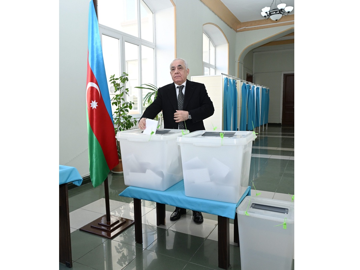 Azerbaijani PM casts ballot in municipal election