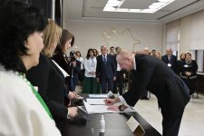 Президент Ильхам Алиев проголосовал на избирательном участке номер 1 (ВИДЕО/ФОТО)