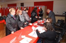 Процесс голосования на муниципальных выборах в Азербайджане продолжается - Фоторепортаж