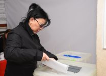 Процесс голосования на муниципальных выборах в Азербайджане продолжается - Фоторепортаж