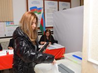 Процесс голосования на муниципальных выборах в Азербайджане продолжается - Фоторепортаж
