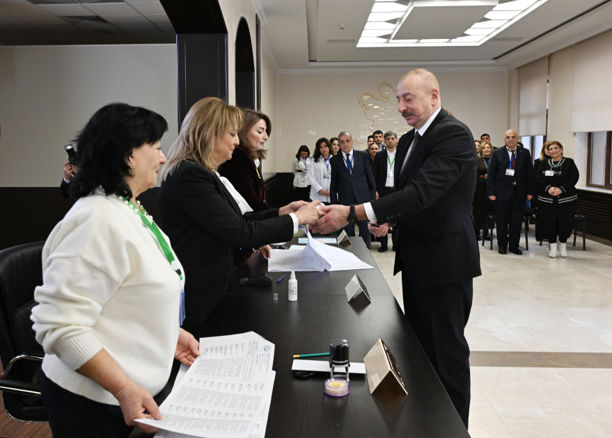 Президент Ильхам Алиев проголосовал на избирательном участке номер 1 (ВИДЕО/ФОТО)