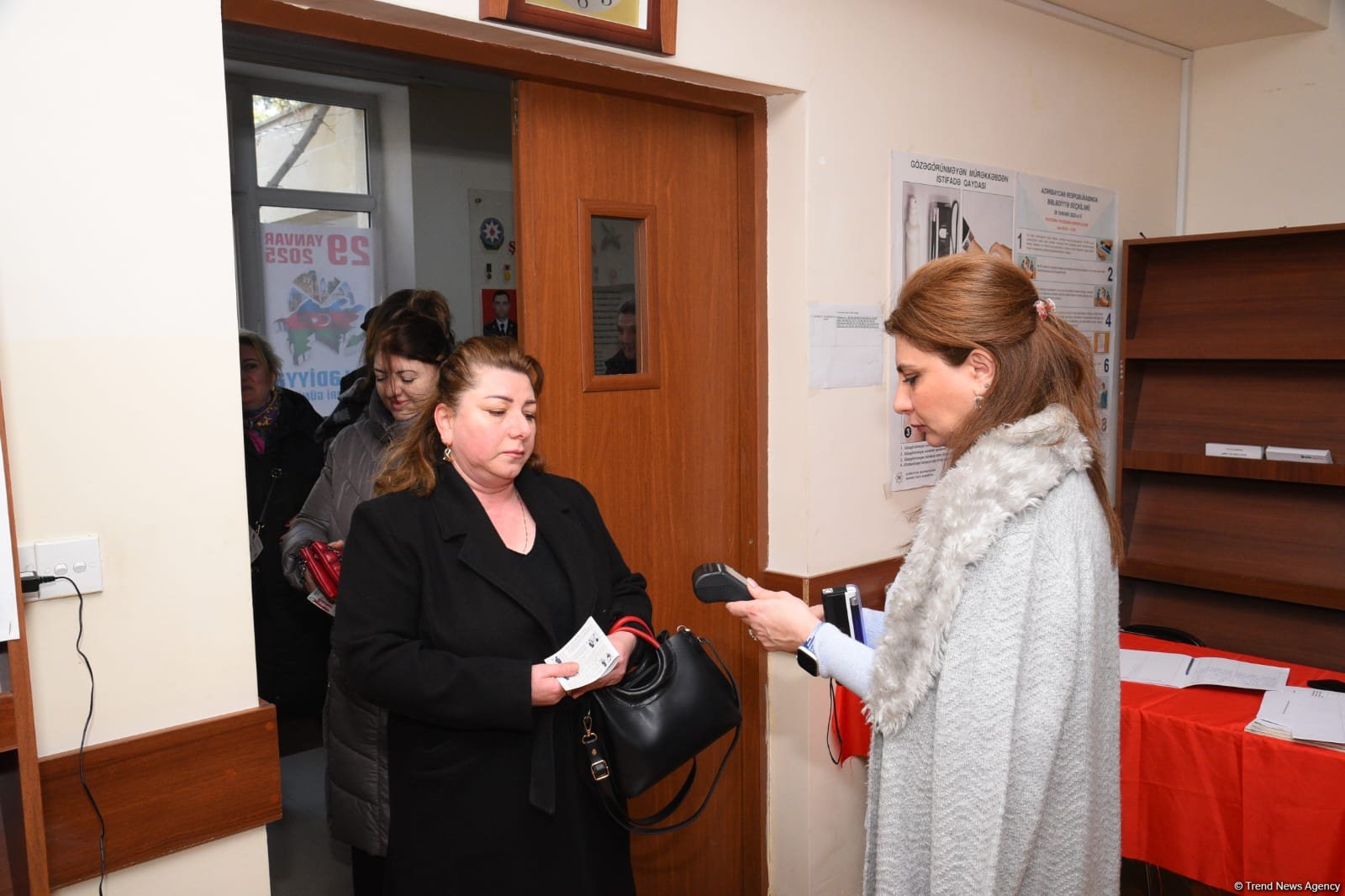 Baku's Nasimi, Sabail districts see more voters in Azerbaijan's municipal election (PHOTO)