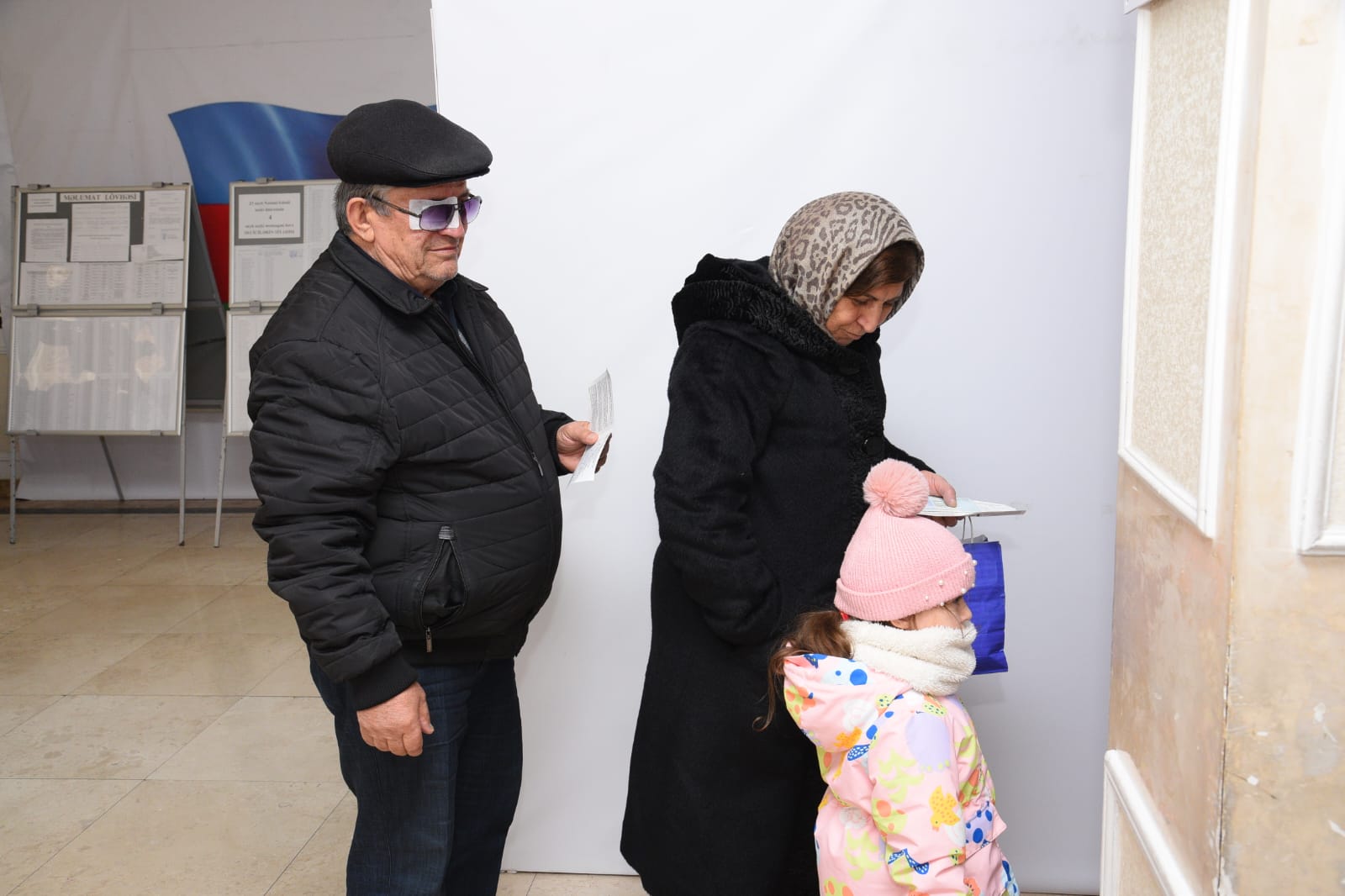 Процесс голосования на муниципальных выборах в Азербайджане продолжается - Фоторепортаж