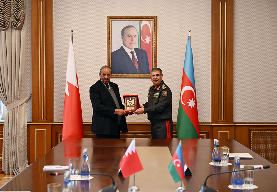 Azerbaijan, Bahrain mull over military cooperation (PHOTO)