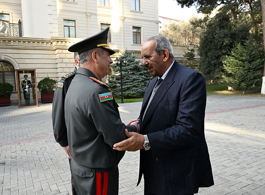 Azerbaijan, Bahrain mull over military cooperation (PHOTO)