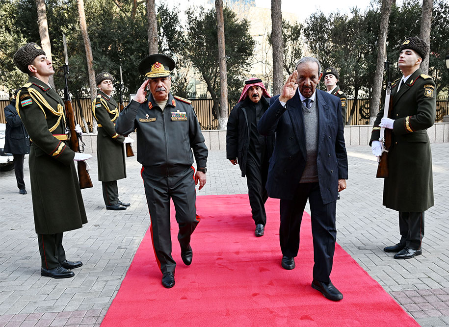 Azerbaijan, Bahrain mull over military cooperation (PHOTO)