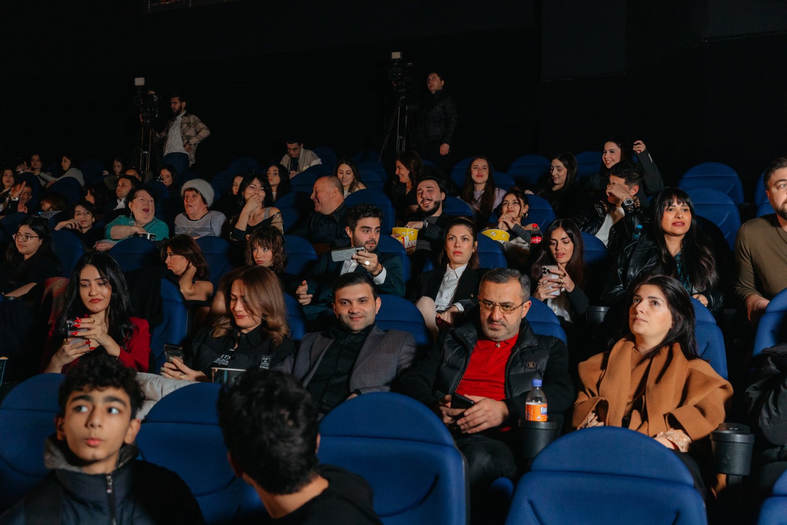 Турецкие звезды в Баку приняли участие в гала-вечере фильма "Bir Ömrün Sonbaharı" (ФОТО)