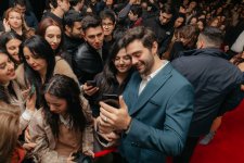Турецкие звезды в Баку приняли участие в гала-вечере фильма "Bir Ömrün Sonbaharı" (ФОТО)