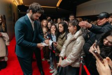 Турецкие звезды в Баку приняли участие в гала-вечере фильма "Bir Ömrün Sonbaharı" (ФОТО)