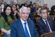 На крыльях мечты Сируса Мирзазаде - женские портреты на фоне интерьеров и пейзажей (ФОТО)