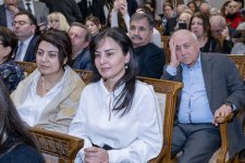 На крыльях мечты Сируса Мирзазаде - женские портреты на фоне интерьеров и пейзажей (ФОТО)