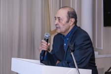 На крыльях мечты Сируса Мирзазаде - женские портреты на фоне интерьеров и пейзажей (ФОТО)