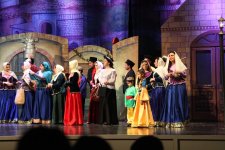 85-летний юбилей Джаннет Селимовой отметили спектаклем "Не та, так эта" (ФОТО)
