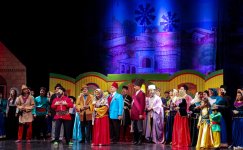 85-летний юбилей Джаннет Селимовой отметили спектаклем "Не та, так эта" (ФОТО)