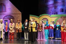 85-летний юбилей Джаннет Селимовой отметили спектаклем "Не та, так эта" (ФОТО)