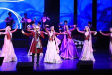 В Баку состоялся торжественный концерт в честь 80-летия Полада Бюльбюльоглу с участием именитых артистов (ФОТО)