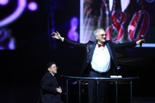 В Баку состоялся торжественный концерт в честь 80-летия Полада Бюльбюльоглу с участием именитых артистов (ФОТО)