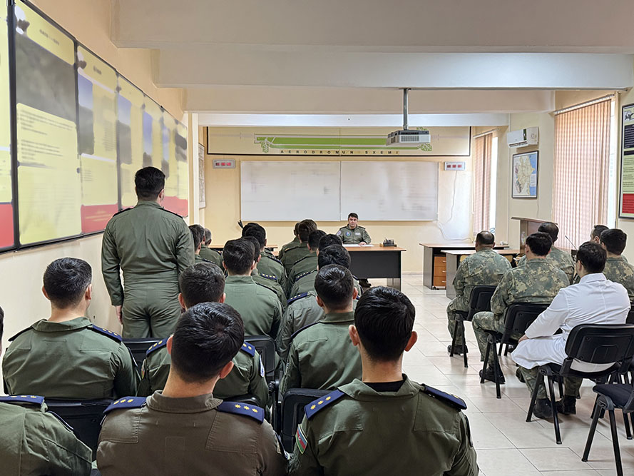 Azerbaijan's military pilots conduct training flights (PHOTO/VIDEO)