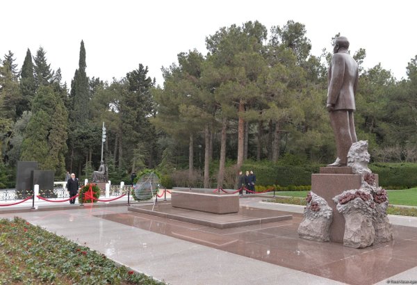 New Turkish ambassador to Azerbaijan visits Alleys of Honor and Martyrs (PHOTO)