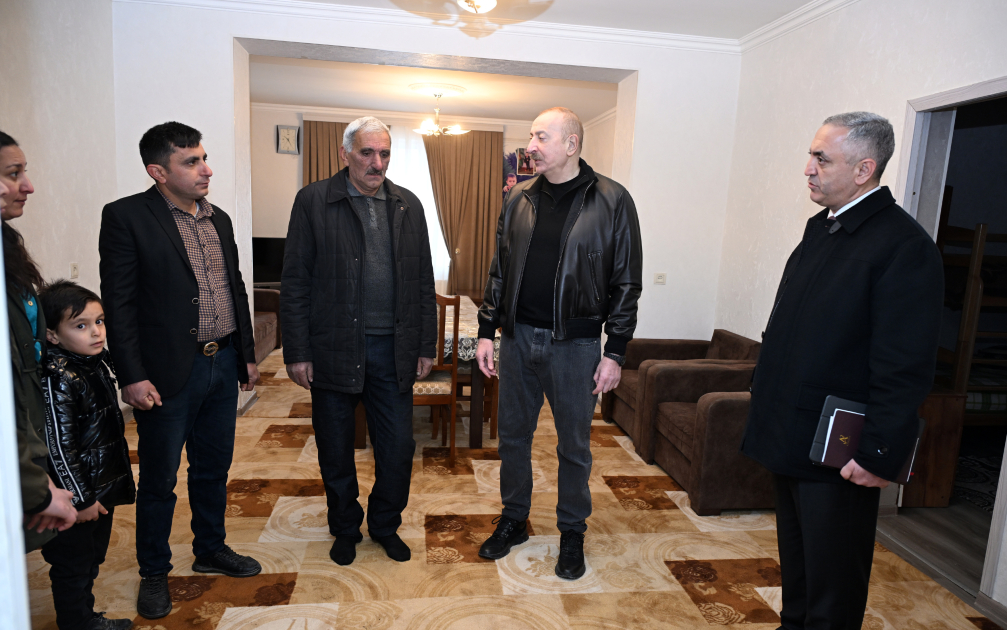 Президент Ильхам Алиев ознакомился с работой по восстановлению частных домов и инфраструктуры в селе Баллыджа Ходжалинского района, встретился с группой жителей, переселившихся в село (ФОТО)