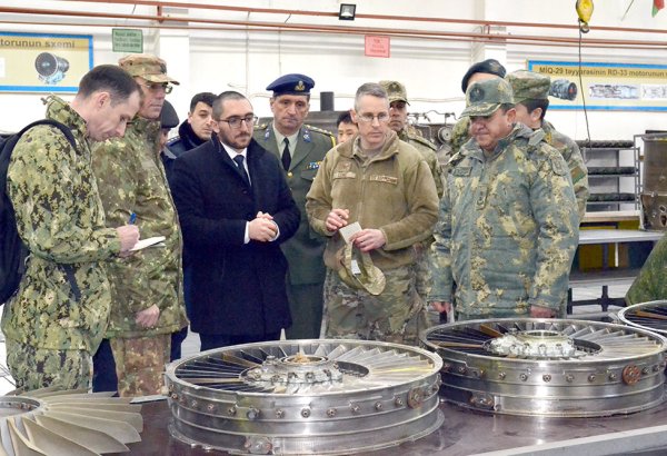 Военные атташе посетили авиаремонтный завод ВВС Азербайджана (ФОТО)