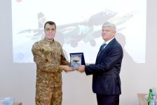 Военные атташе посетили авиаремонтный завод ВВС Азербайджана (ФОТО)