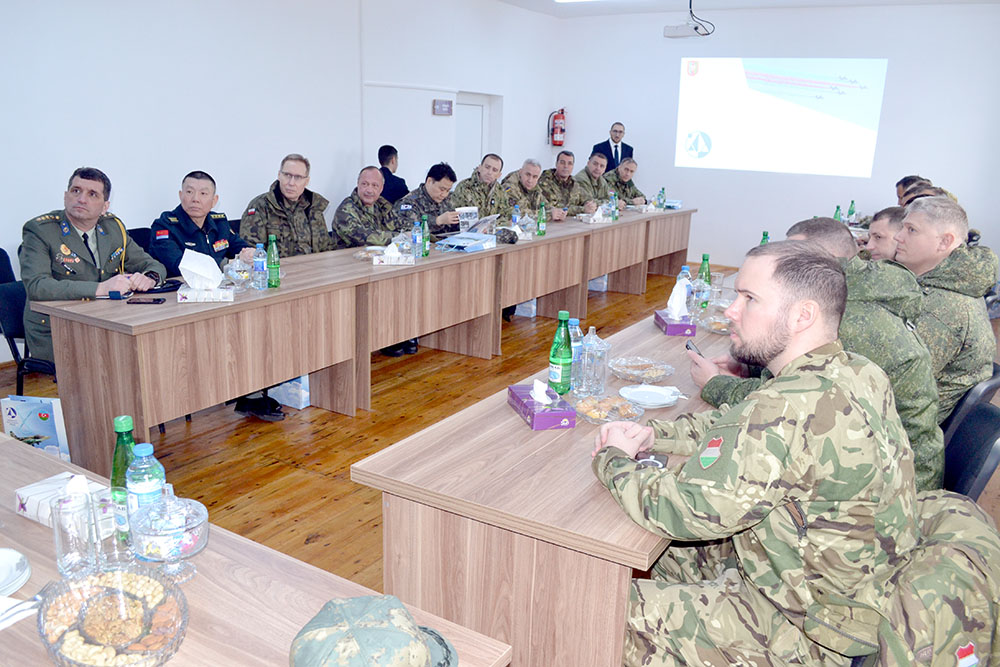 Военные атташе посетили авиаремонтный завод ВВС Азербайджана (ФОТО)