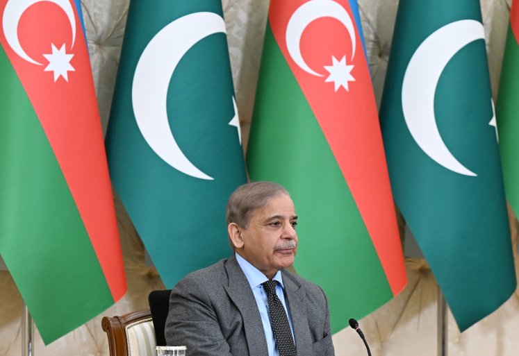 Pakistani PM makes phone call to President Ilham Aliyev