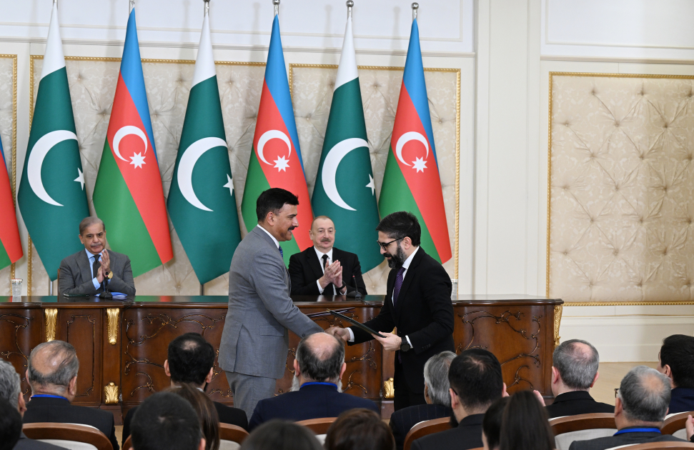 Azerbaijan, Pakistan exchange signed documents (PHOTO/VIDEO)
