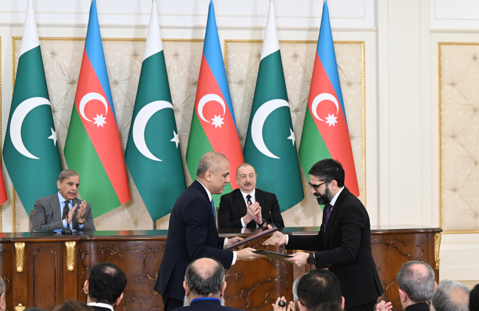 Azerbaijan, Pakistan exchange signed documents (PHOTO/VIDEO)