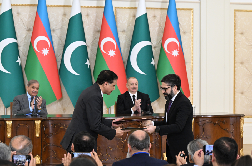 Azerbaijan, Pakistan exchange signed documents (PHOTO/VIDEO)