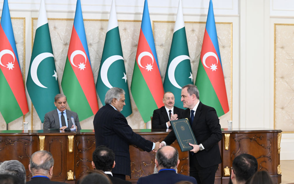 Azerbaijan, Pakistan exchange signed documents (PHOTO/VIDEO)