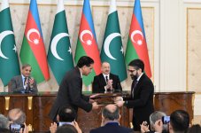 Azerbaijan, Pakistan exchange signed documents (PHOTO/VIDEO)